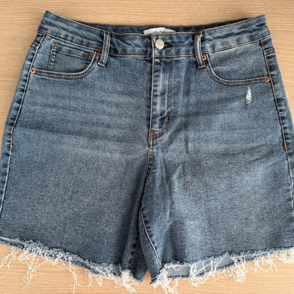 NWOT Vanilla Star Denim Cut-Off Shorts Raw Hem Distressed Size W29/9 High Rise